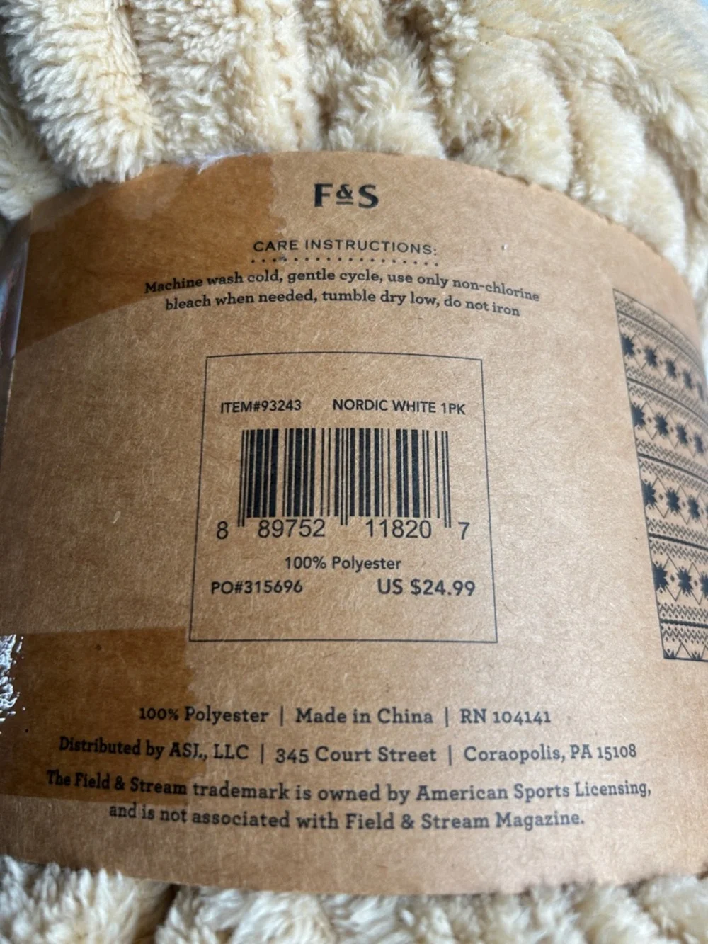 New Field & Stream Cozy Sherpa Blanket 50 X 60